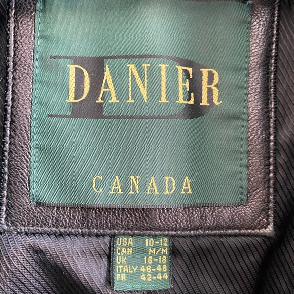 Danier Women's Classic Black Leather Jacket - Picture 7 of 7